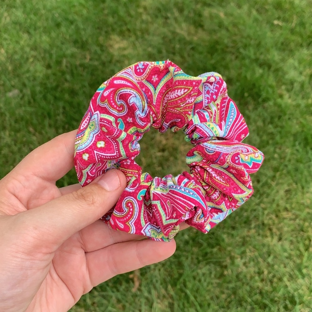 Pretty Pink N Paisley Scrunchie 💞